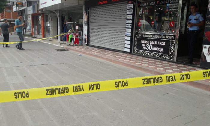 Çekiçli Hırsız, Gerçek Sandığı Sahte Altınları Çaldı