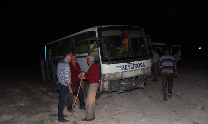 Midibüs Şoförü Direksiyon Hakimiyetini Kaybetti: 1 Ölü, 14 Yaralı