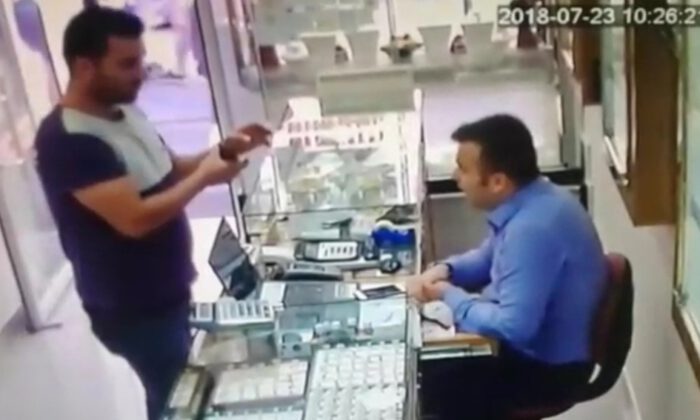 Çaldığı Altınları Satamadan Yakalandı