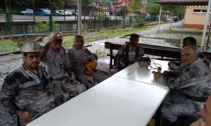 Demirci, Gelikte Maden Ocağına İndi