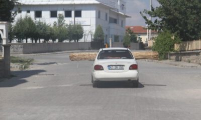 Otomobilin Camlarından Taşan Yük Görenleri Şaşırttı