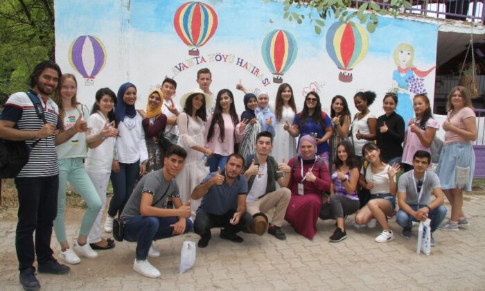 Isparta Gülü Ve Lavantası 14 Ülkeden Gelen Öğrenciye Tanıtıldı
