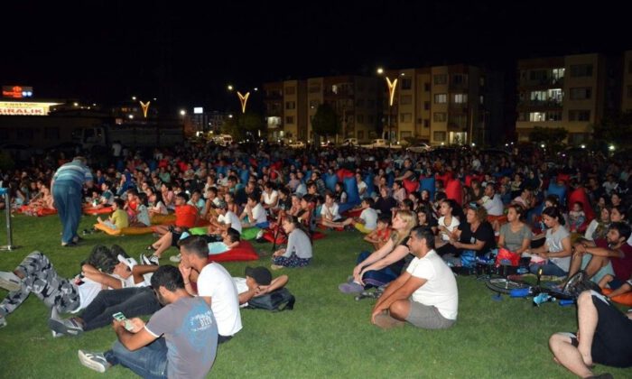 Çatlıdere Ve Siteler Mahallelerinde Sinema Keyfi