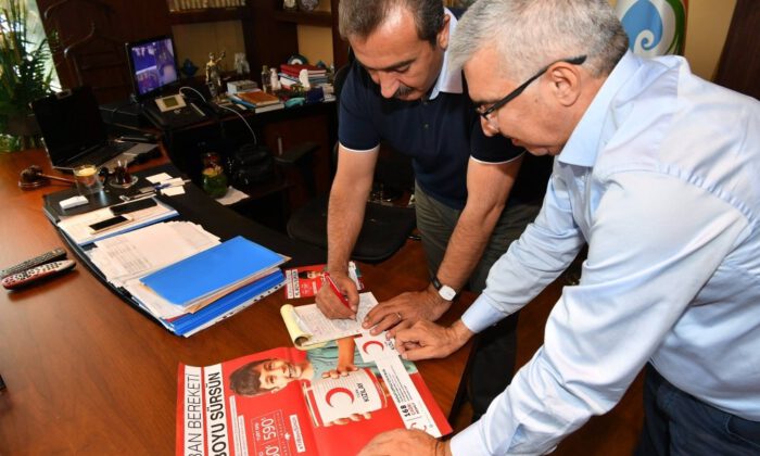 Başkan Çetinden Türk Kızılayına Kurban Bağışı