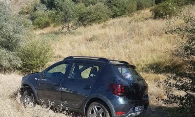 Otomobil Bariyerlere Çarptı: 1 Yaralı
