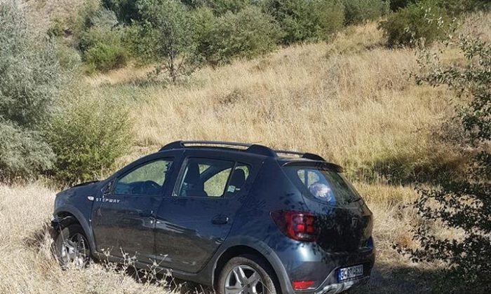 Otomobil Bariyerlere Çarptı: 1 Yaralı