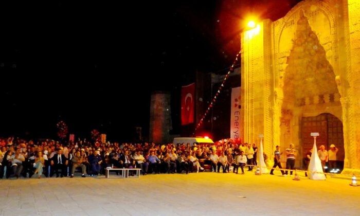 Aksarayın Sultanhanı İlçesinde Doğalgaz Kullanıma Sunuldu