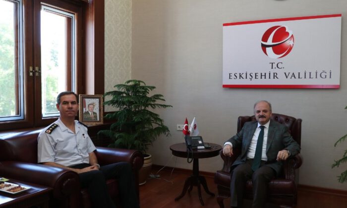 Vali Çakacak, Albay Ağaoğlunu Makamında Kabul Etti