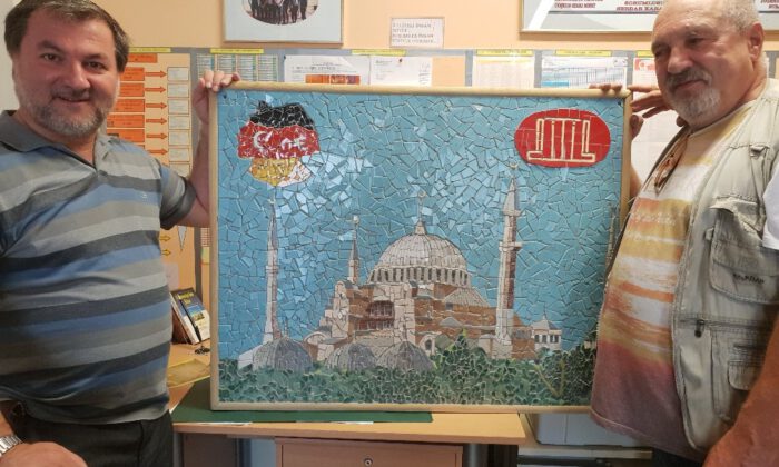 İtalyan Ustadan Ditib Camisine Anlamlı Hediye