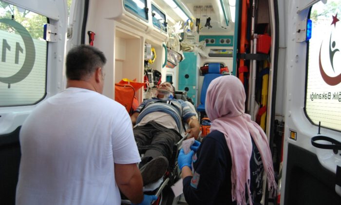 Tarım İşçilerini Taşıyan Minibüs Devrildi: 12 Yaralı