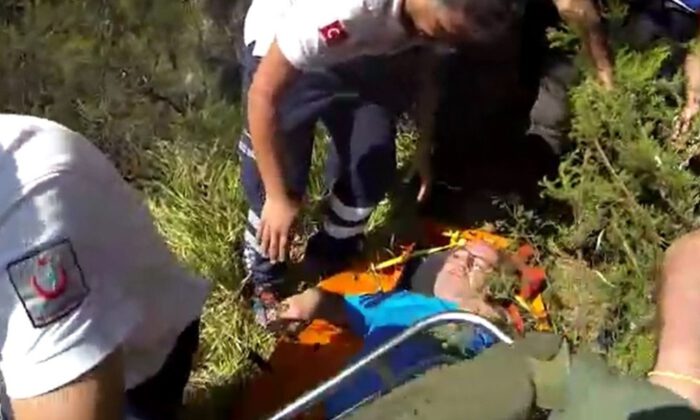 Uludağ Gezisinde Ayağı Kırılan Şahıs Askeri Helikopterle Hastaneye Kaldırıldı