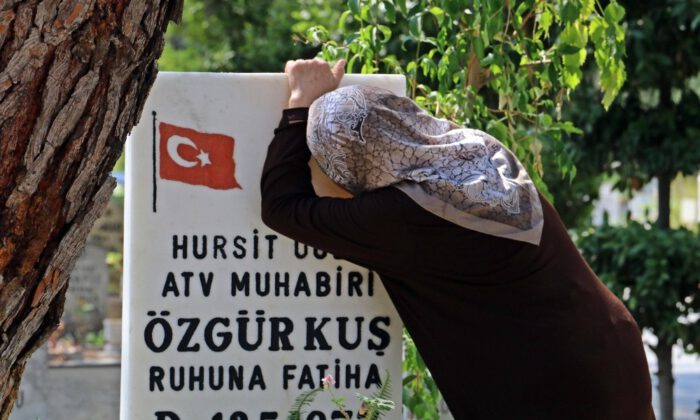 Mezarlık Ve Şehitliklerde Hüzünlü Bayram