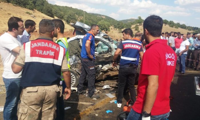 Bingölde Feci Kaza: 5 Ölü, 10 Yaralı
