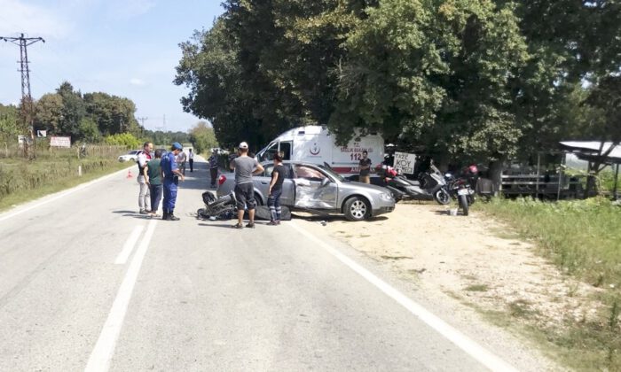 Motosiklet Otomobile Çarptı: 1 Ölü