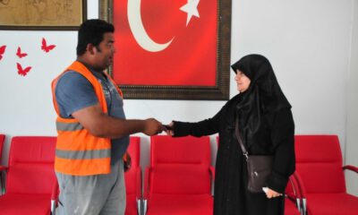Suriyeli Kadın Para Dolu Cüzdanı Sahibine Teslim Etti