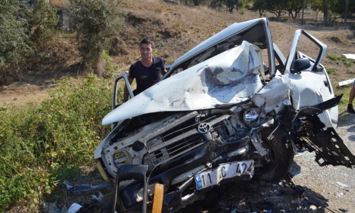 Bilecikteki Kazada Ağır Yaralanan Sürücü Hayatını Kaybetti