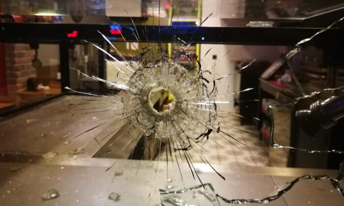 Börekçi Dükkanı Kurşunlandı, Mahalleli Panik Oldu