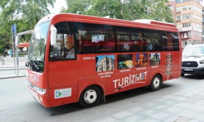 Kırmızı Otobüs İzmiti Tanıtıyor