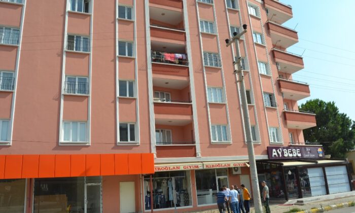 Apartmanın 5. Katından Düşen Çocuk Ağır Yaralandı