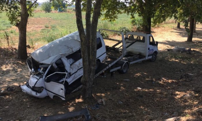Tarım İşçilerini Taşıyan Minibüs Şarampole Yuvarlandı: 7 Yaralı