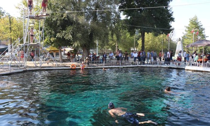 Akın Akın Çiftelere Gidiyorlar
