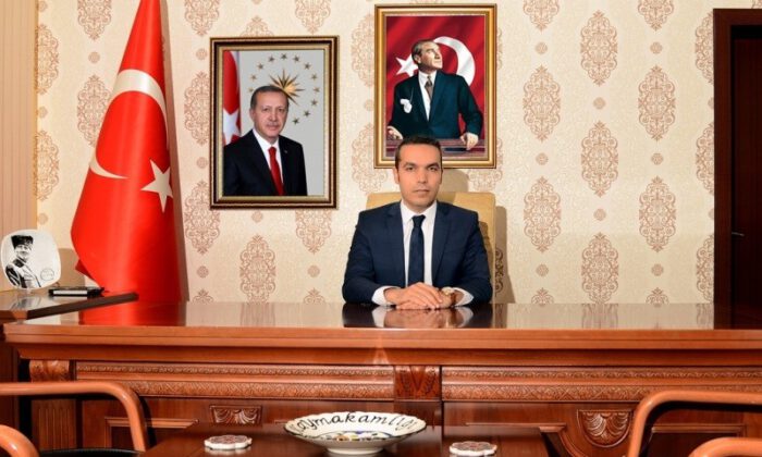Emet Kaymakamı Vekildi, Asil Oldu