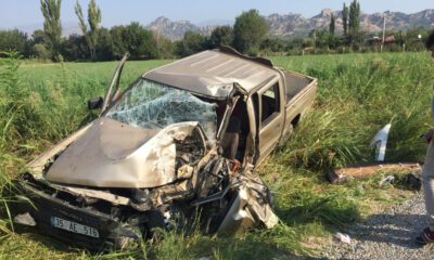 Nazillide Trafik Kazası; 3 Yaralı