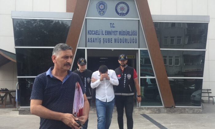1 Saat İçinde 7 Evi Soyan Hırsızlar Yakalandı