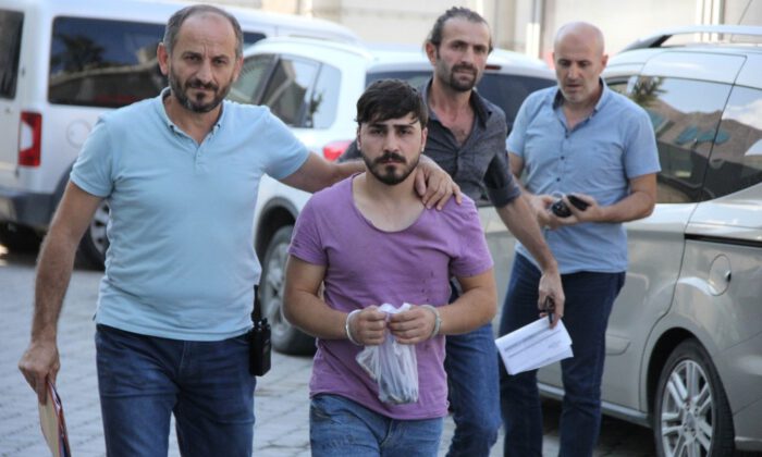 Iraklı Genç Kavgayı Ayıran Polisi Kazara Yaraladı