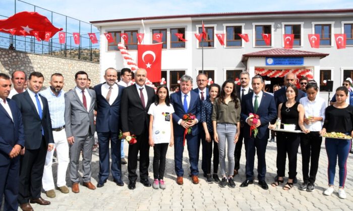 Devletine Ve Ailesine Olan Şükran Borcunu Okul Yaptırarak Ödedi