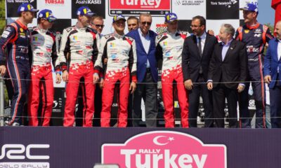 Şampiyonlar Kupalarını Cumhurbaşkanı Erdoğanın Elinden Aldı