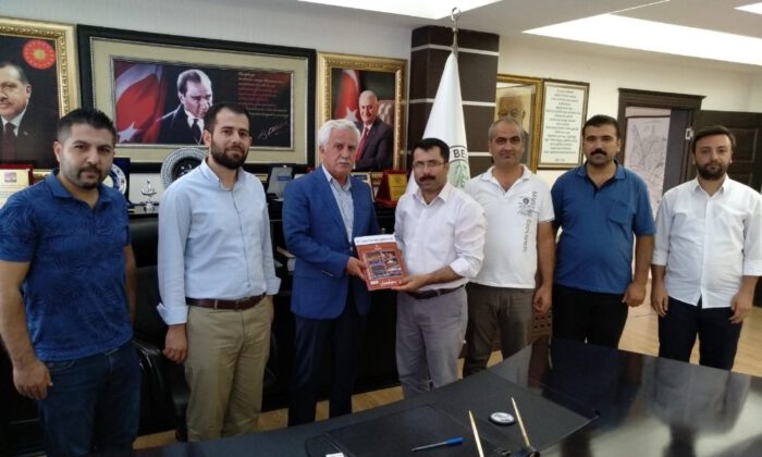 Başkan Toprak İlim Yayma Cemiyeti Yöneticileri İle Bir Araya Geldi