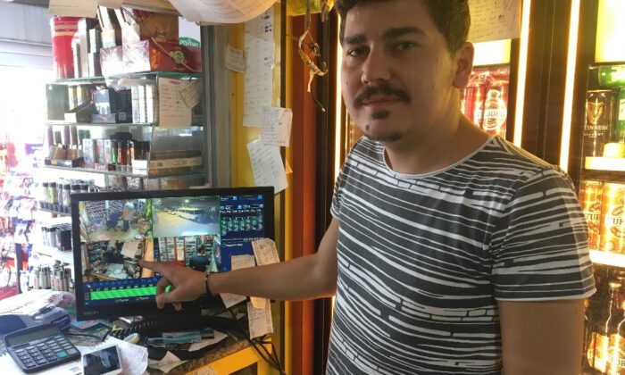 Markete Müşteri Kılığında Gelen Telefon Hırsızı Kamerada