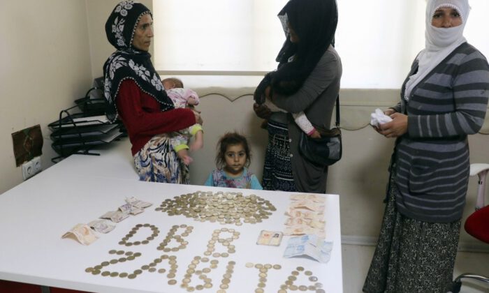 Diyarbakırda Bir Dilencinin Üzerinden Bin Lira Çıktı
