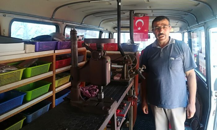 Dükkan Sahibinin Kahrı Ağır Gelince, Kendine Yürüyen Dükkan Yaptı