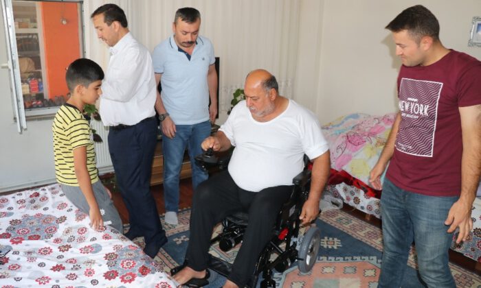 Şarapnel Parçası Sonrası Felç Kalan Iraklı Adama Akülü Sandalye