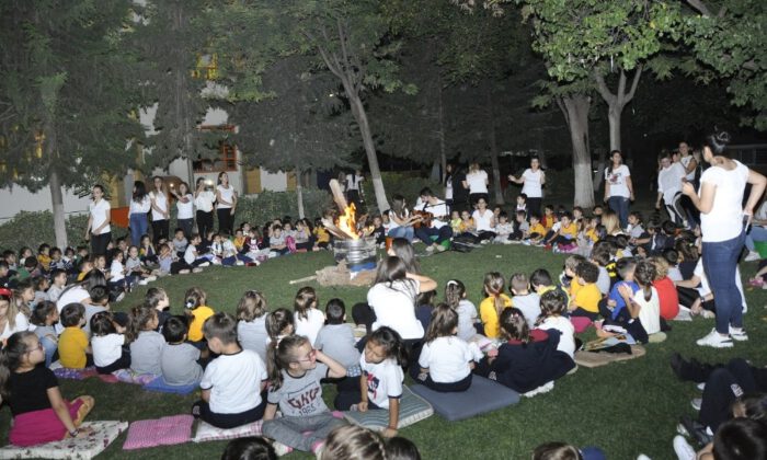 Minik Öğrenciler Geceyi Çadırda Geçirdiler