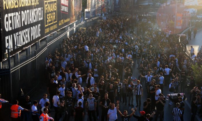 Beşiktaş Taraftarı, Ülker Stadyumuna Geldi