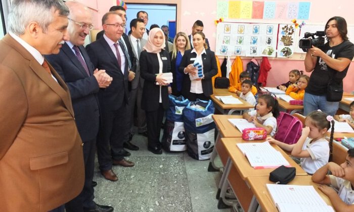 Başkan Kafaoğlundan Öğrencilere Kırtasiye Seti