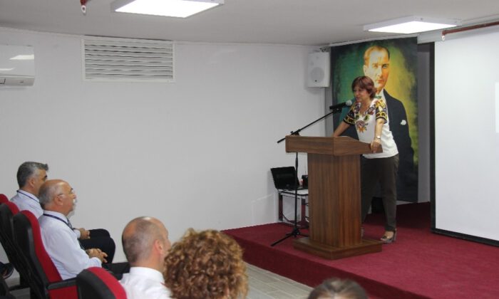 Mersinde Nesibe Aydının Verdiği Konferansa Yoğun İlgi