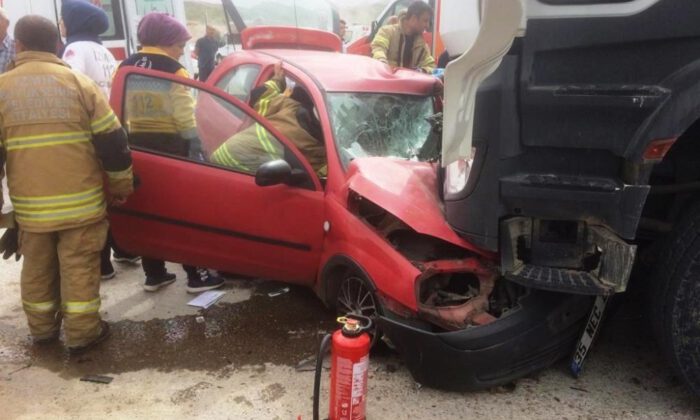 Kamyonla Çarpışan Otomobilin Sürücüsü Öldü