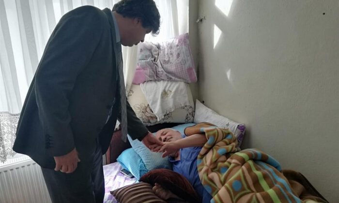 Evde Tedavi Olan Hastalara Moral Ziyareti