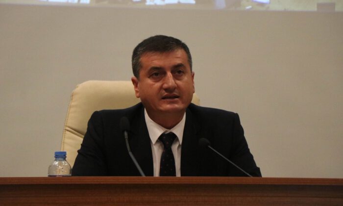Önce Simit Dağıttırdı, Sonra Uzlaştı