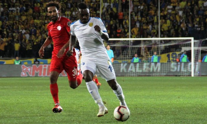 Spor Toto Süper Lig: Mke Ankaragücü: 0 – Antalyaspor: 1 (İlk Yarı)