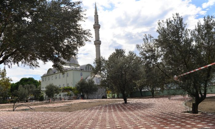 Altıeylül Belediyesi Çocuklara Oyun Alanı Yapıyor