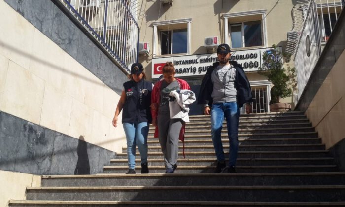 Röntgen Filmi Kullanarak Girdiği Evleri Soyan Kadın Hırsız Yakalandı