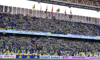 Tribünlerde Ersun Yanal Tezahüratı