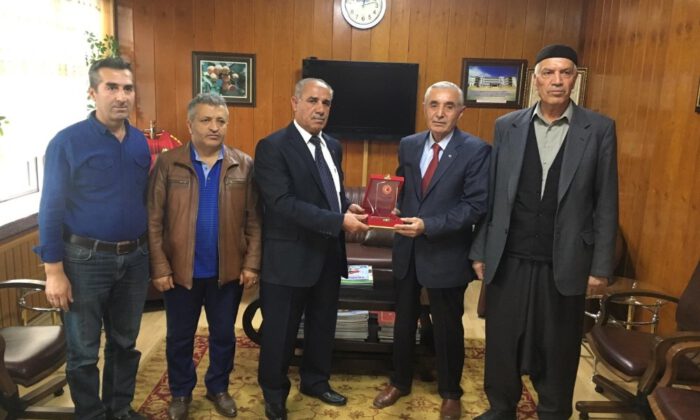 Gazi Ve Şehit Yakınları Vakfından Eskkk Başkanı Evrene Plaket