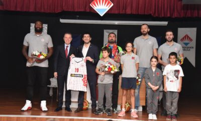 Basketbolcular Öğrencilerle Buluştu