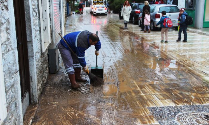 100 Araç, 50 Ev, 30 İş Yeri Sular Altında Kaldı